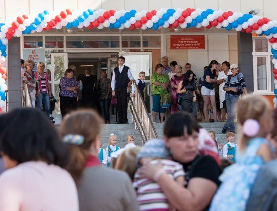 Городецкий открыл школу-долгострой под Новосибирском